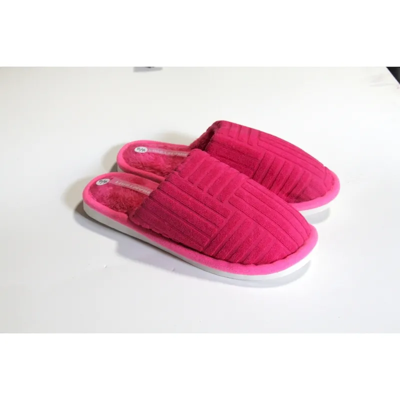 Wholesale Customizable Winter fuzzy slippers High quality hotel house slippers collection