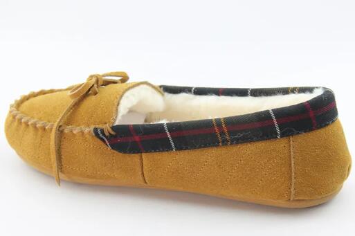 Moccasin slipper