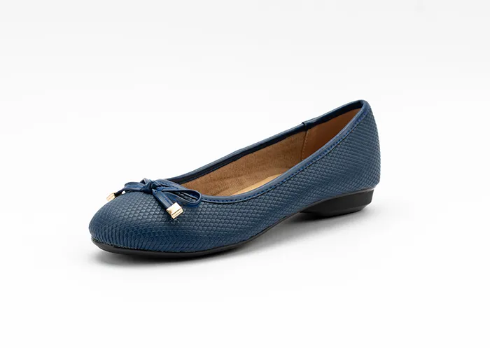 Flats shoes in Multiple styles with ballet flats, loafers, mules and more.